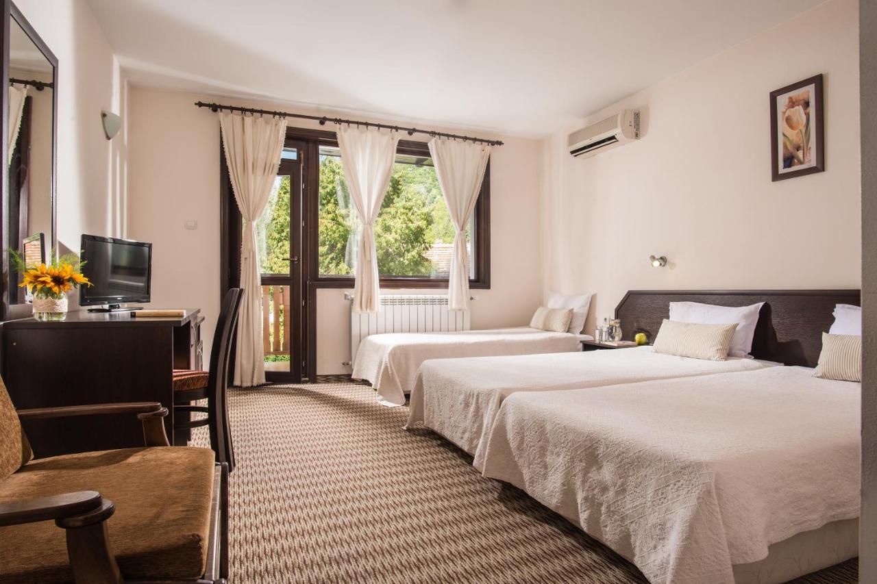 Family Hotel Bile Beli Osŭm Exterior foto